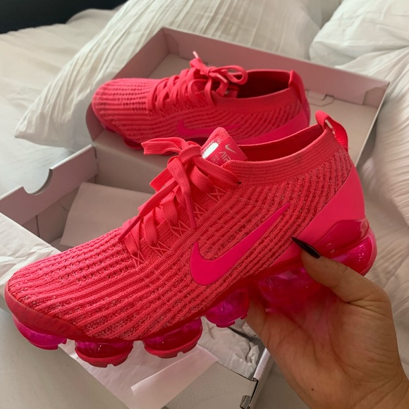 ✨RARE✨ Nike Women’s Vapormax in Triple Pink - Picture 4 of 7